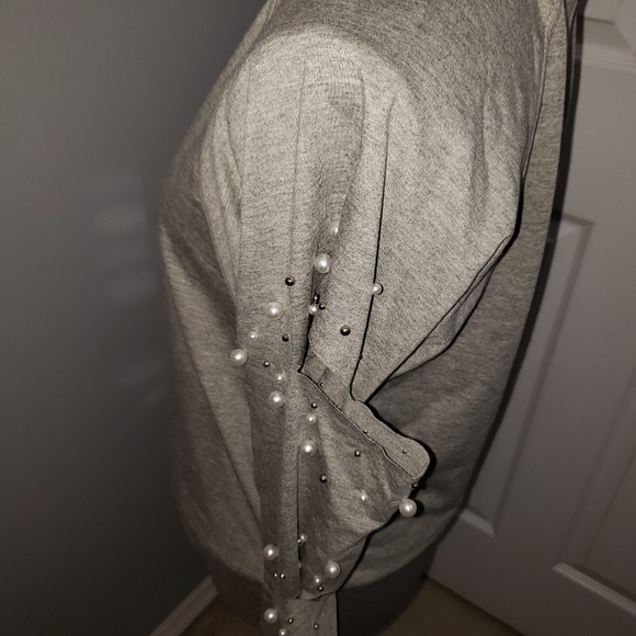 Gray Cut Out Sleeve Shirt/ Pearls and Studs - Picture 3 of 7